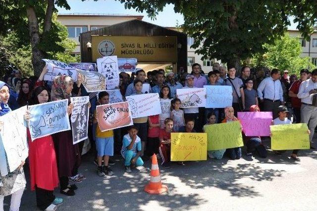 Sivas’ta Okulların Birleştirilmesi Kararı Protesto Edildi