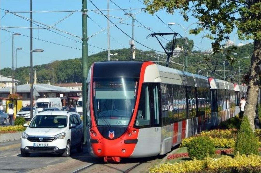 Sirkeci&rsquo;deki Ş&uuml;pheli Paket Polisi Alarma Ge&ccedil;irdi