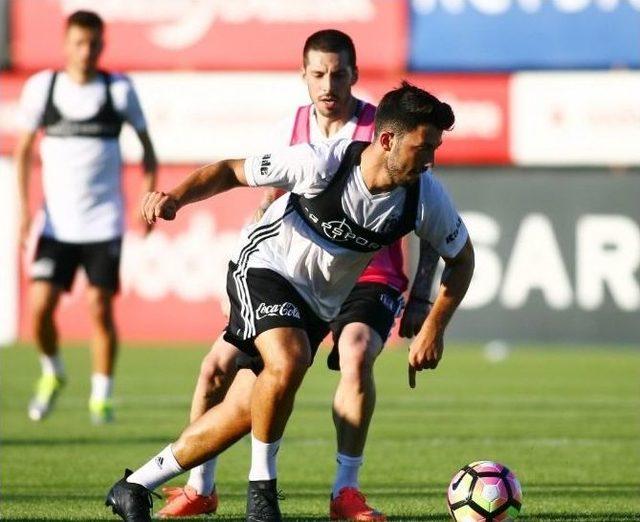 Beşiktaş’ta Sosa Antrenmana Çıktı