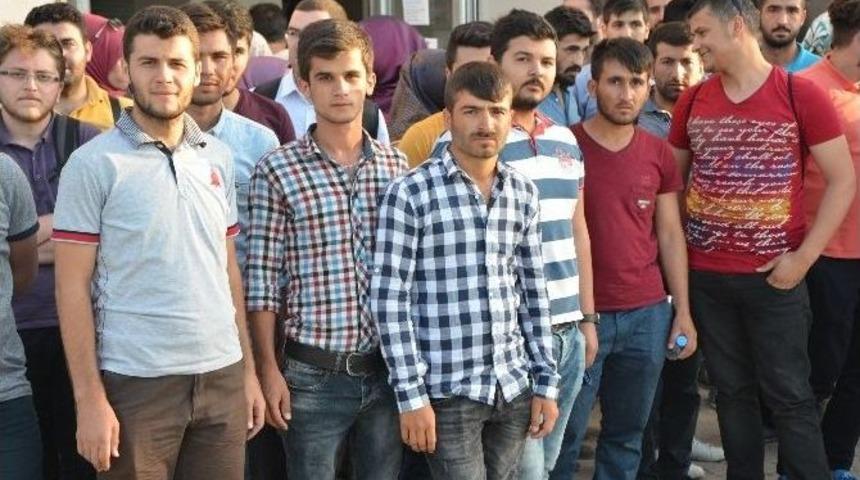 Y&uuml;zlerce İlahiyat &Ouml;ğrencisi Cumhurbaşkanı Erdoğan&rsquo;dan Yardım Bekliyor