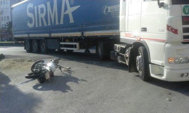 Nazilli’de Tır Motosiklete Çarptı; 1 Yaralı