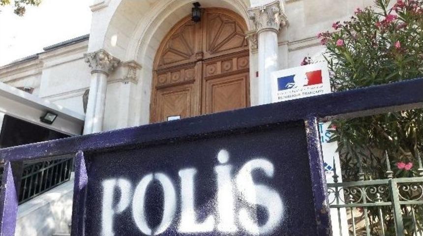 Fransa Başkonsolosluğu&rsquo;nda Bayraklar Yarıya İndirildi