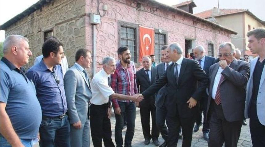 Oltulu Vatandaşlar Yol Ve Kaldırım &Ccedil;ilesini Bakana Anlattılar