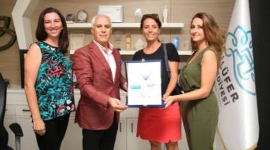 Kadın Yelkenciler Başarılarını Başkan Bozbey İle Paylaştı