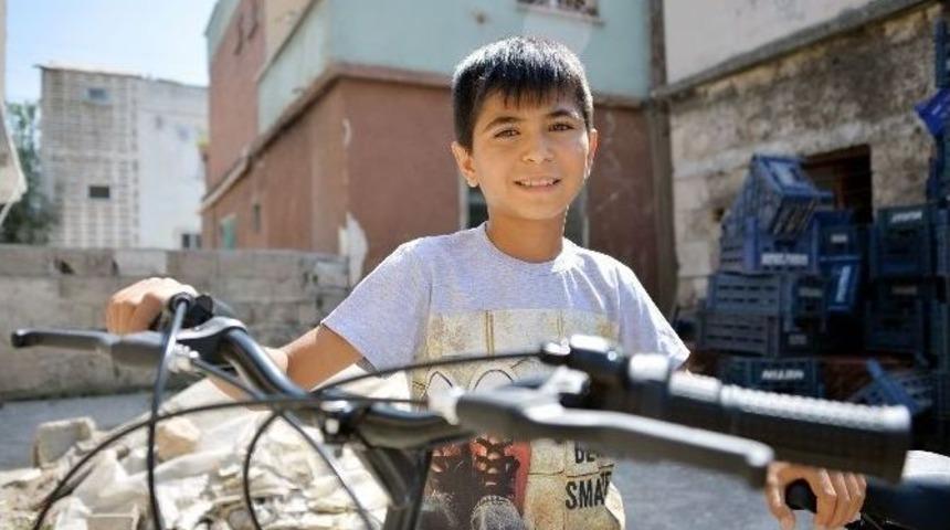 Başkan Kocamaz&rsquo;dan Koca Y&uuml;rekli Se&ccedil;kin&rsquo;e Bisiklet