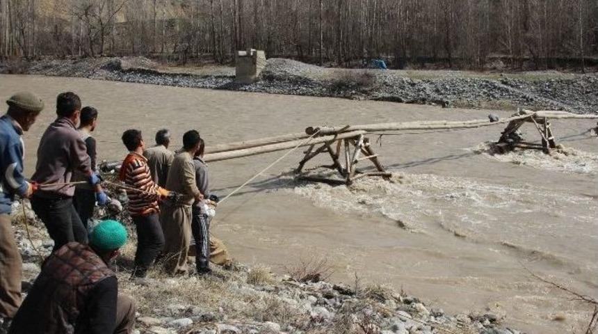 T&uuml;rkiye&rsquo;nin İlk Seyyar K&ouml;pr&uuml;s&uuml; Yeniden Kuruldu