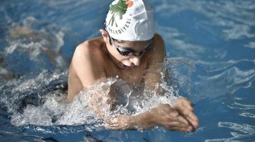 Serinlemek İsteyen Mamaklılar &Ccedil;areyi Y&uuml;zme Havuzunda Buldu