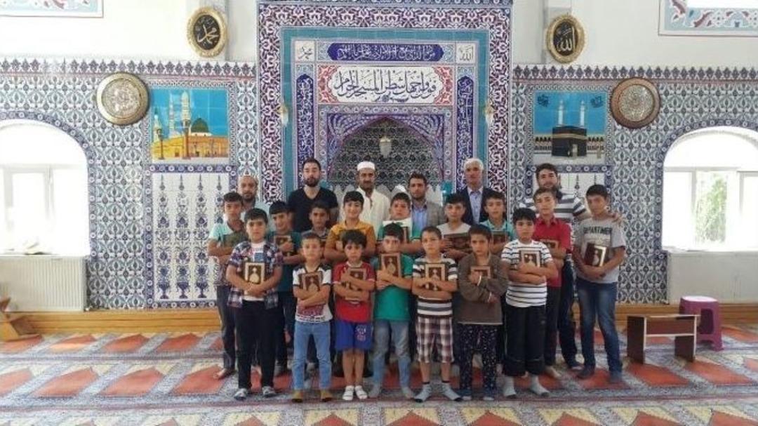 Gen&ccedil;lerden Kur-an&rsquo;ı Kerim Hizmeti