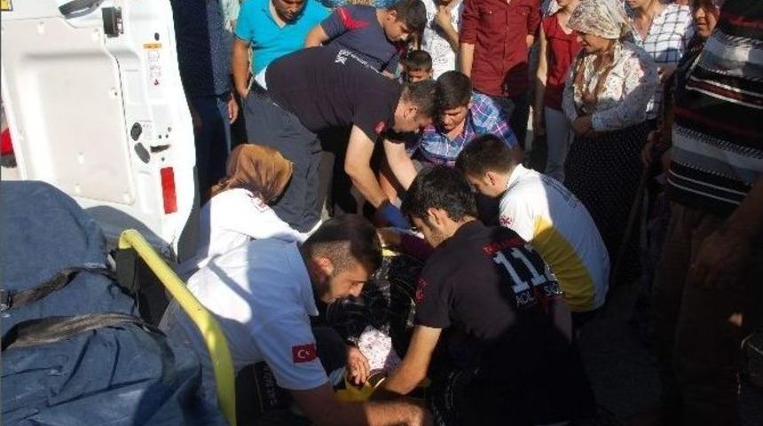 Hafif Ticari Ara&ccedil; Yayaya &Ccedil;arptı: 1 Yaralı