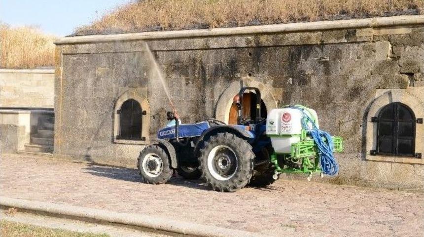 Şehitlikler Ve Anıtlar İla&ccedil;landı