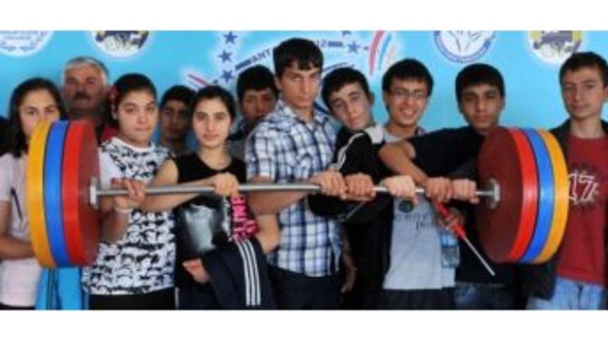 Adıyamanlı Halterciler T&uuml;rkiye Şampiyonasına Katılıyor