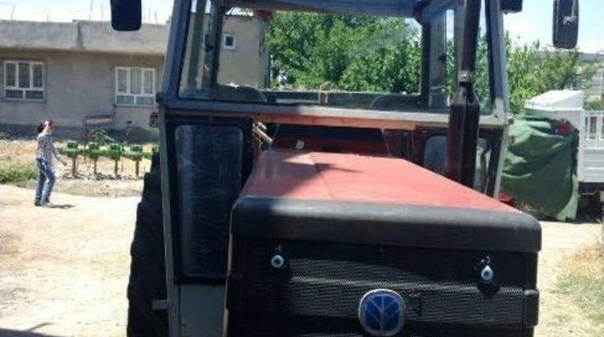 Çalınan Traktörünü Bulana 15 Bin Tl Verecek