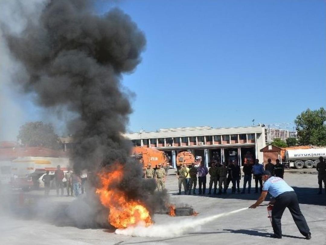 İtfaiyeden &rsquo;yangına İlk M&uuml;dahale&rsquo; Eğitimi