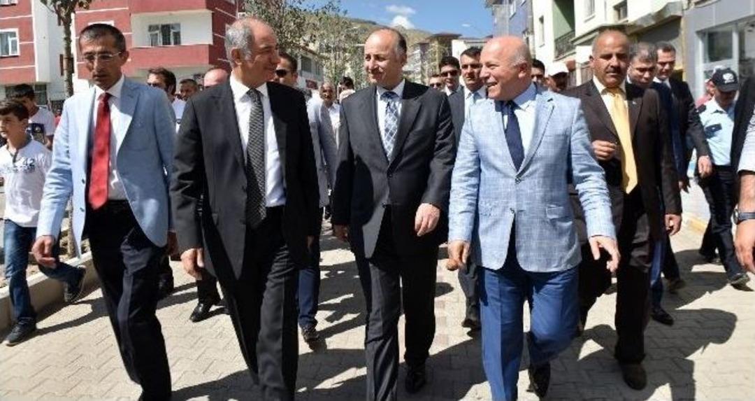 Bakan Ala&rsquo;dan Başkan Sekmen&rsquo;e Hizmet &Ouml;vg&uuml;s&uuml;