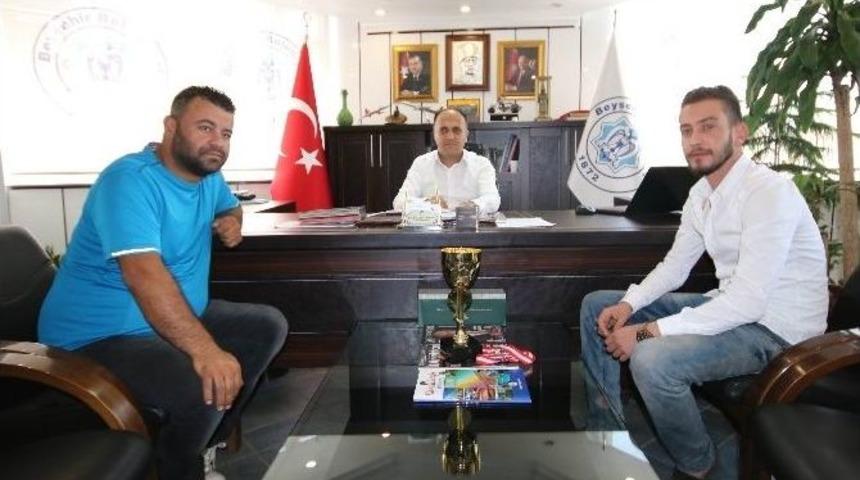 Patlak Lastikle Yarıştı, Kupanın Sahibi Oldu