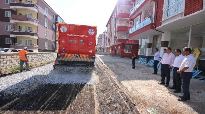 Beyşehir Belediyesi Mahallelerde Yol &Ccedil;alışmalarını S&uuml;rd&uuml;r&uuml;yor