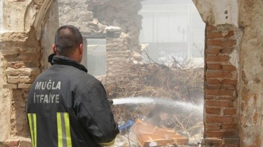 Milas&rsquo;ta Eski Ev Yandı