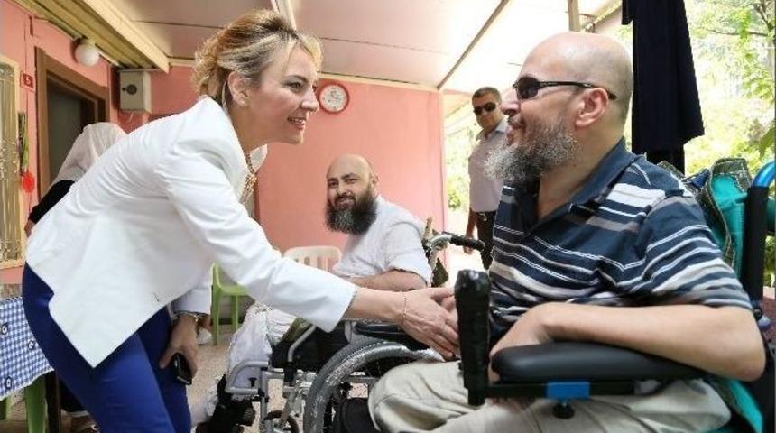 &Ouml;zverili Anneye Sağlıklı Dokunuş