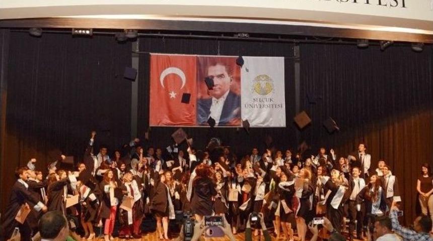 Gen&ccedil; Diş Hekimlerinin Mezuniyet Coşkusu