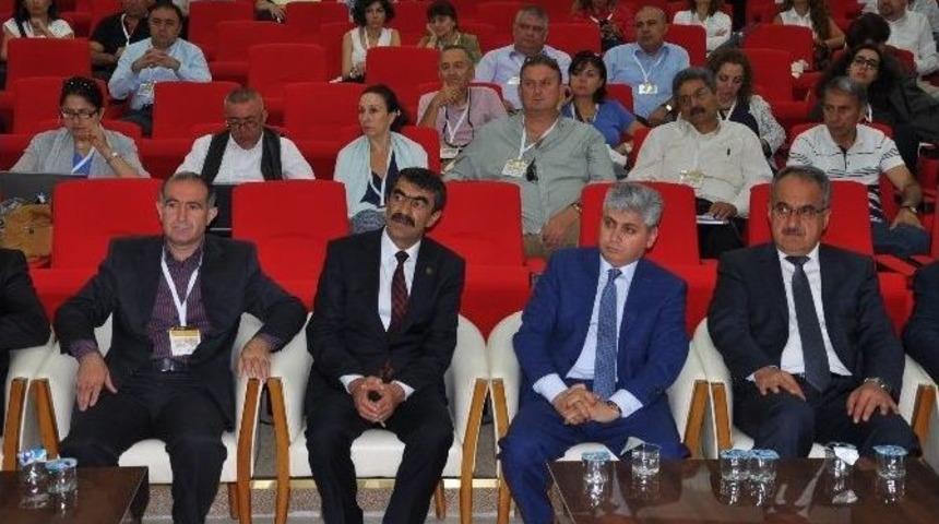 T&uuml;rkiye&rsquo;de Ve D&uuml;nya&rsquo;da Yerel-geleneksel Peynirler Kars Kaşarı Coğrafi İşareti Sempozyumu Başladı