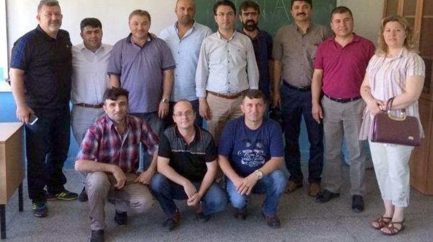 25 Yıl &Ouml;nce Tebeşir Tozu Yuttukları Sınıfta Buluştular