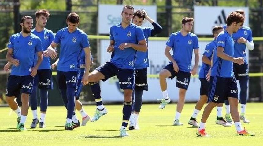 Fenerbahçe’de Yeni Transferler Antrenmana Çıktı
