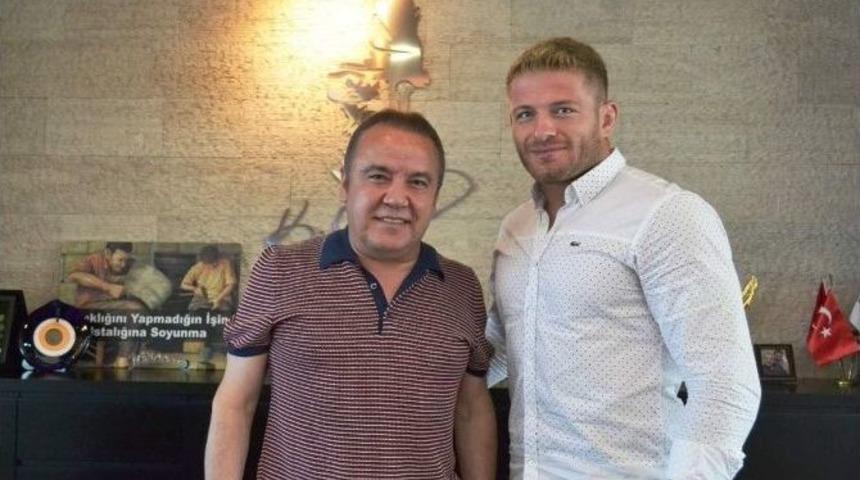 Başkan B&ouml;cek&rsquo;ten, Başpehlivan Balaban&rsquo;a Tebrik