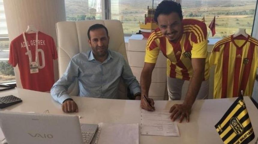 Yeni Malatyaspor’da Ahmet Burak Solakel İmzaladı