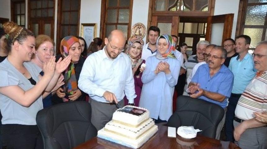 Başkan &Ouml;zcan&rsquo;a Personelinden Doğum G&uuml;n&uuml; S&uuml;rprizi