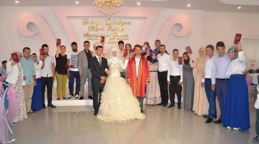 T&uuml;rkoğlu&rsquo;nda 12 &Ccedil;ifte Toplu Nikah