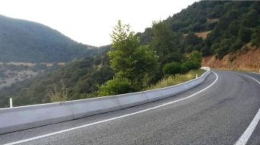 Tehlike Sa&ccedil;an &Ouml;demiş&rsquo;teki O Yola Beton Bariyer