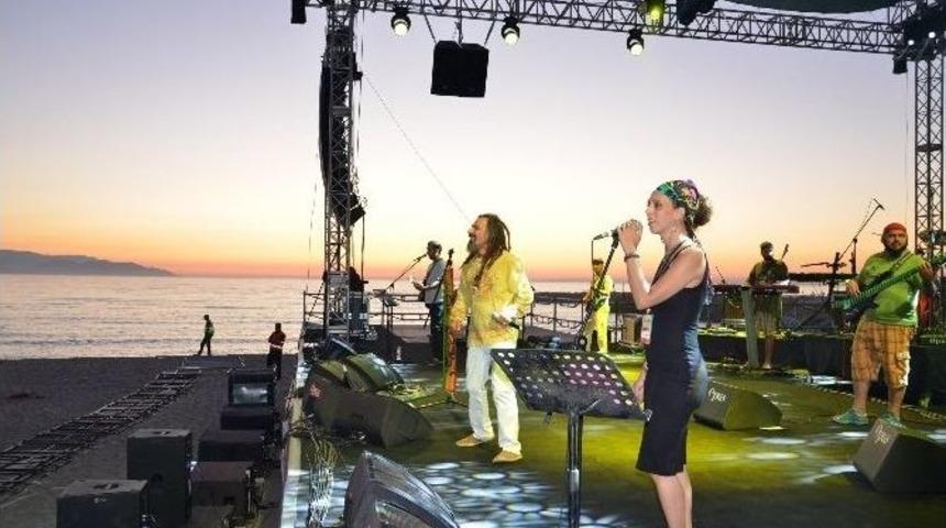 Kuşadası Gen&ccedil;lik Festivali Başladı