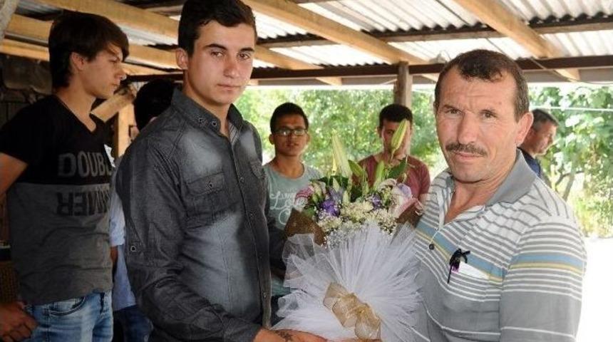 Bilecikli Gen&ccedil;ler Ve G&ouml;&ccedil;menlerden Şehit Er&rsquo;in Ailesine Ziyaret