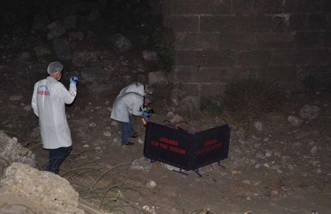 Hastane &Ccedil;alışanı Gen&ccedil; Surlardan Atlayıp İntihar Etti