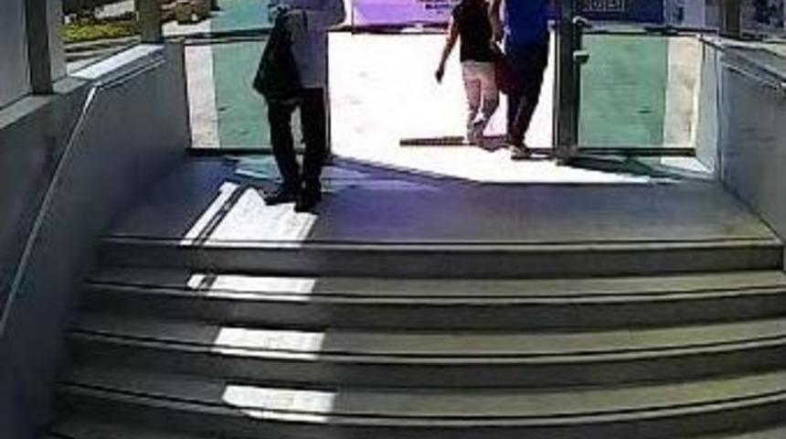 Kırşehir&rsquo;deki Soygun Girişimi Ve Panik Anı Kameralara Yansıdı