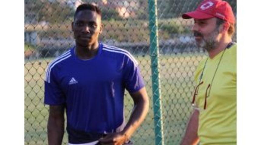 Karab&uuml;kspor Nijeryalı Golc&uuml;y&uuml; Denemeye Aldı