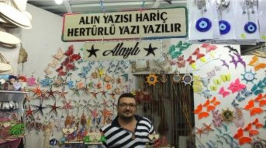 &ldquo;alın Yazısı Hari&ccedil; Her T&uuml;rl&uuml; Yazı Yazılır&rdquo; Tabelası İlgi G&ouml;r&uuml;yor