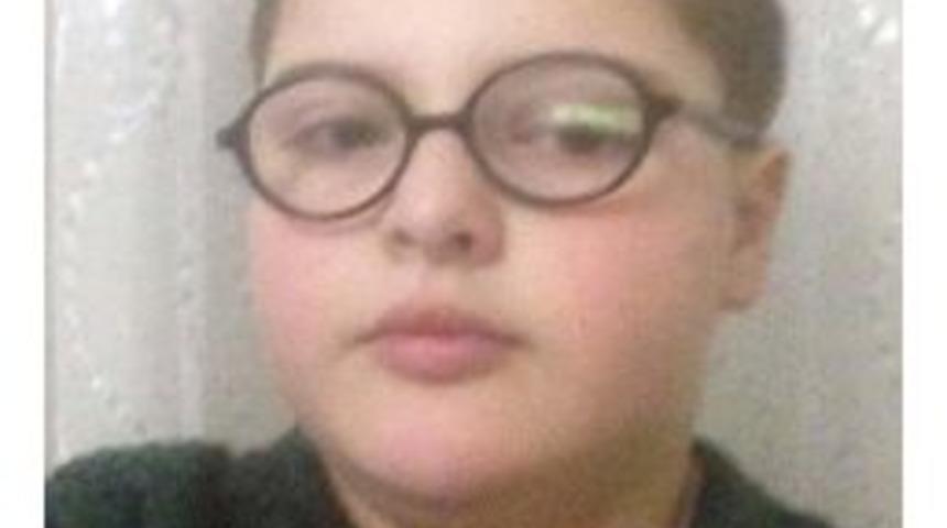 G&ouml;rd&uuml;ğ&uuml; R&uuml;yanın Etkisiyle K&uuml;&ccedil;&uuml;k &Ccedil;ocuk, Ara&ccedil;tan Atladı