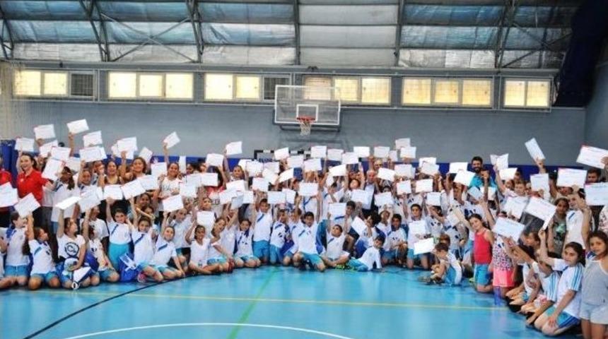 Nil&uuml;fer Belediyespor Yaz Spor Okullarında Sertifika Sevinci