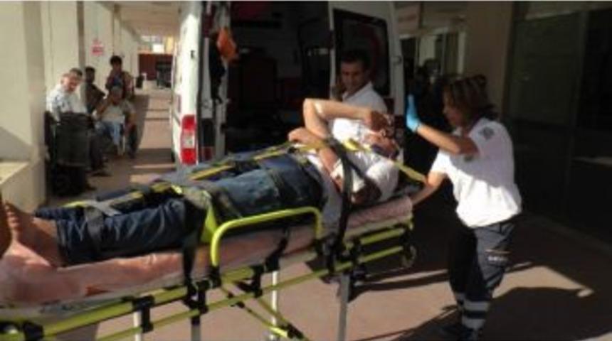 Otomobil Motosiklete &Ccedil;arptı: 1 Yaralı