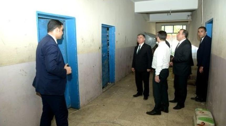 Bakan Yılmaz, Sur&rsquo;daki Okulları İnceledi