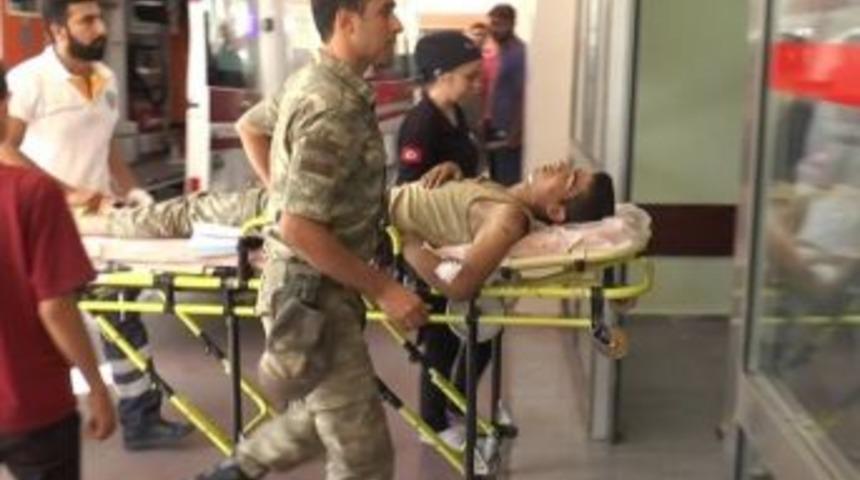 &Ccedil;atıdan D&uuml;şen Asker Yaralandı