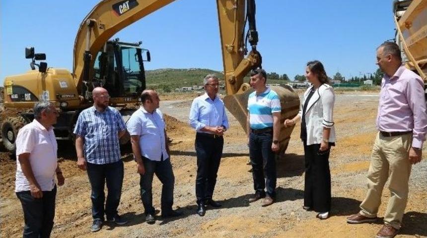 Mevlana Modern Kapalı Pazaryerinde İlk Kazma Vuruldu