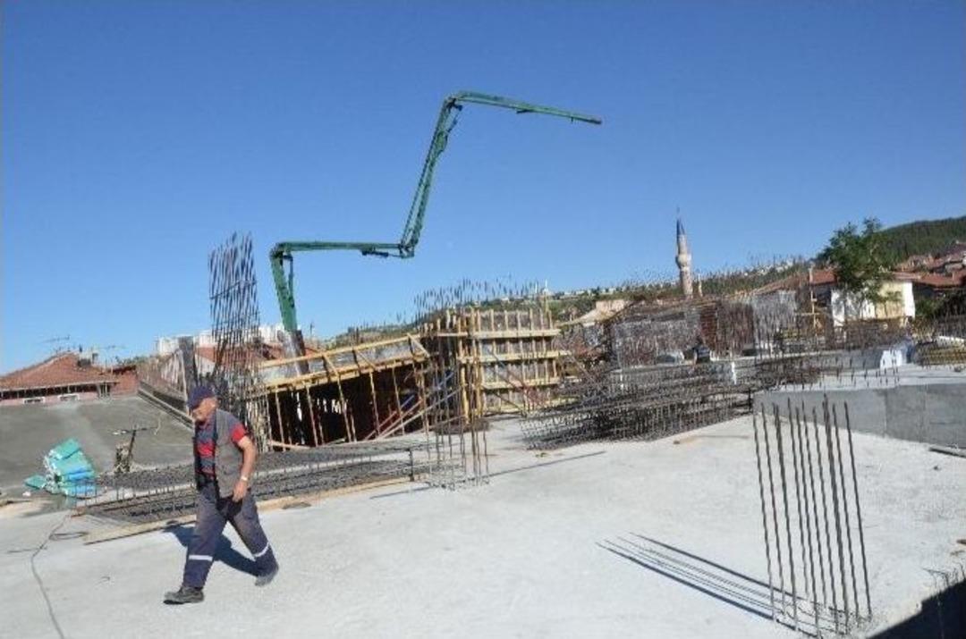 Otopark İnşaatında Beton Kalıp &Ccedil;&ouml;kt&uuml;: 3 Yaralı