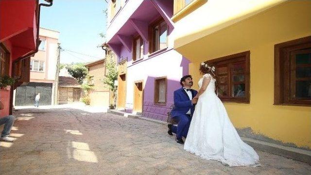 Edincik Yeni Evlilere Fotoğraf &Ccedil;ekim Mekanı Oldu 1