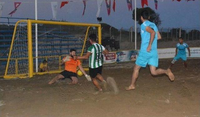 Plaj Futbolunda Yarı Final Heyecanı