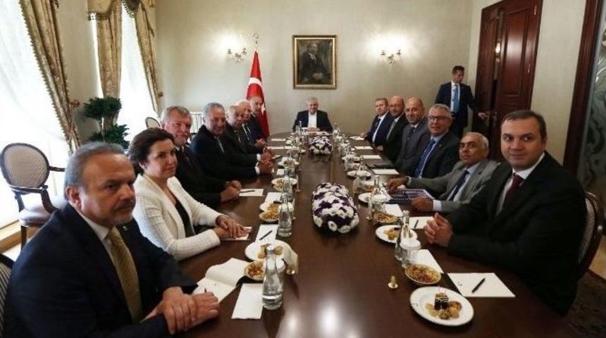 Başbakan Yıldırım Dolmabah&ccedil;e Ofisi&rsquo;nde İkili G&ouml;r&uuml;şmelerde Bulundu