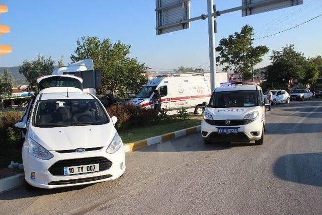 Çanakkale’de Trafik Kazası: 3 Yaralı