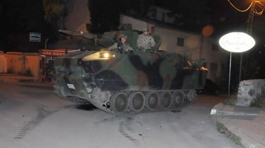 Kars&rsquo;ta Vatandaşlardan Tanklara Tepki