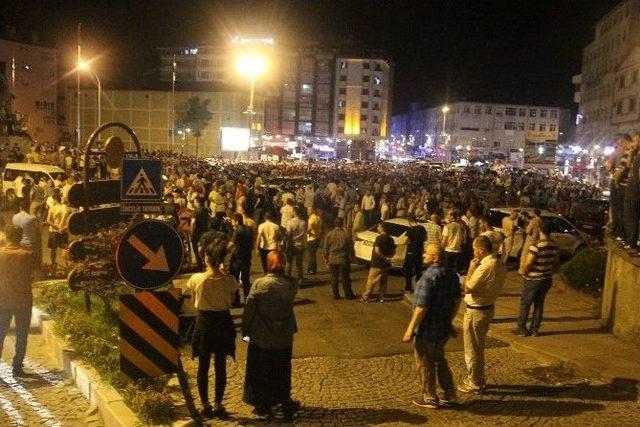 Darbe Girişimine Karşı Rize’de Halk Sokağa Döküldü